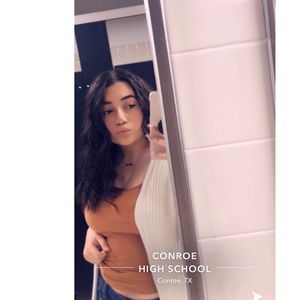 Meet your Posher, Alexia